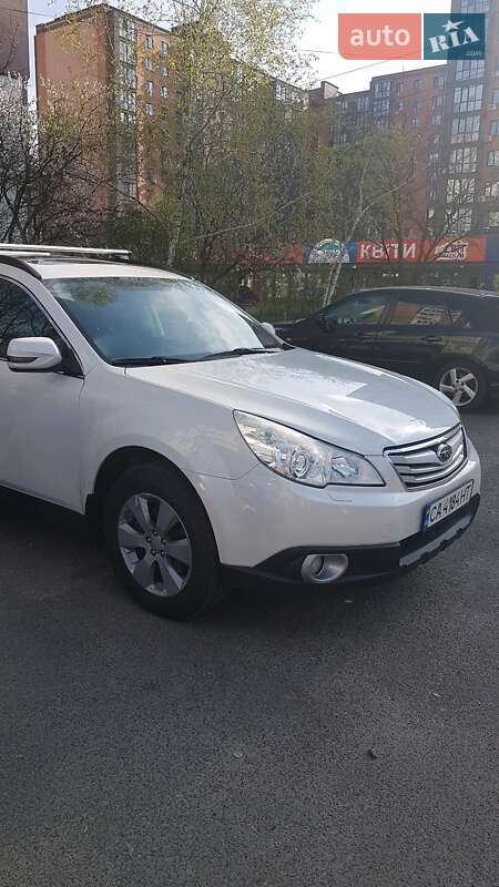 Універсал Subaru Outback 2010 в Черкасах