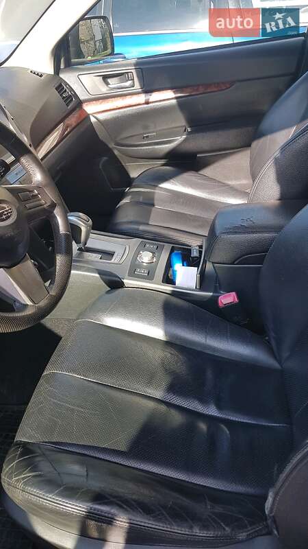 Універсал Subaru Outback 2010 в Черкасах