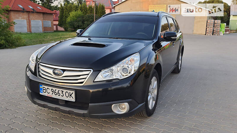 Позашляховик / Кросовер Subaru Outback 2010 в Львові