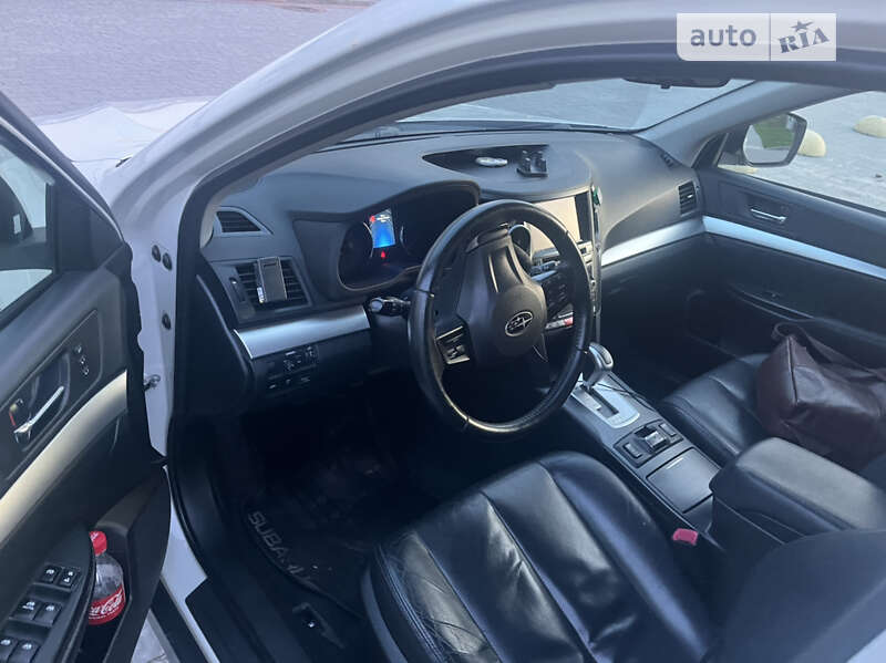 Универсал Subaru Outback 2013 в Львове