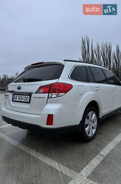 Универсал Subaru Outback 2011 в Киеве