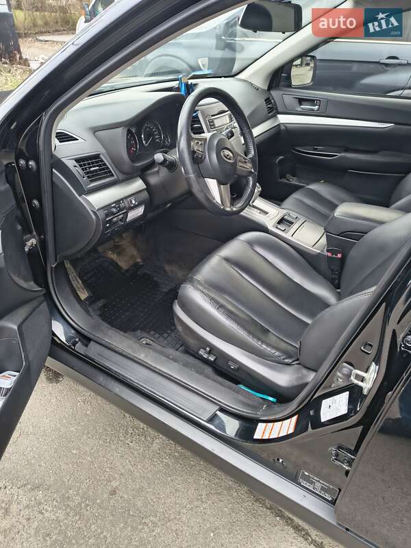 Универсал Subaru Outback 2011 в Киеве