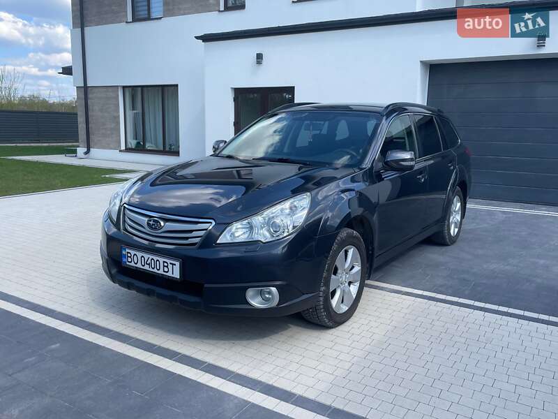 Универсал Subaru Outback 2010 в 