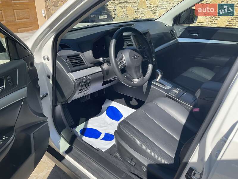 Универсал Subaru Outback 2014 в Ровно