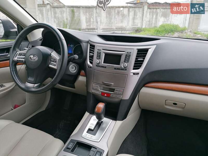Универсал Subaru Outback 2013 в Каменском