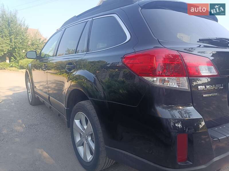 Универсал Subaru Outback 2013 в Каменском