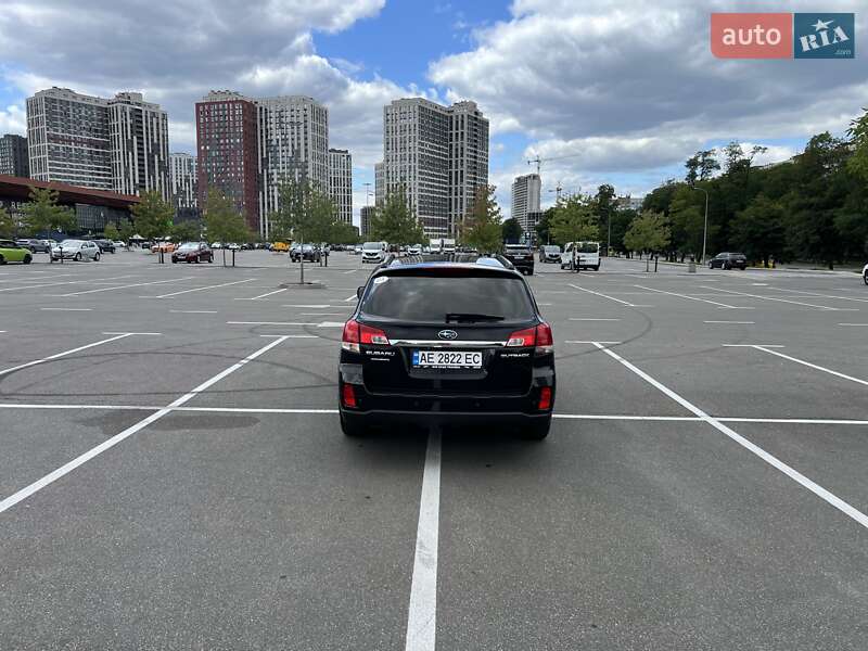 Универсал Subaru Outback 2010 в Киеве