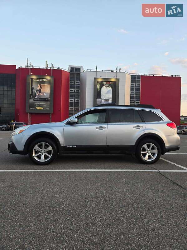 Универсал Subaru Outback 2012 в Киеве