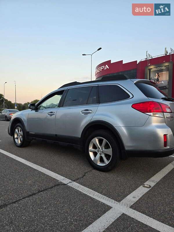 Универсал Subaru Outback 2012 в Киеве