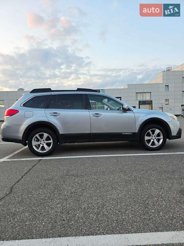 Универсал Subaru Outback 2012 в Киеве