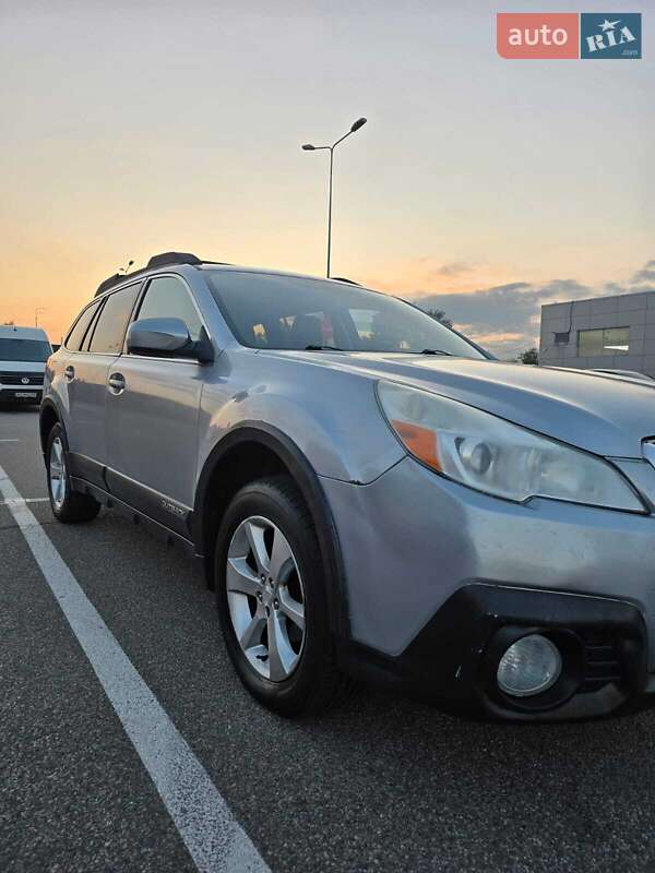 Универсал Subaru Outback 2012 в Киеве