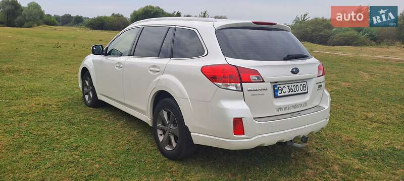 Универсал Subaru Outback 2014 в Вараше