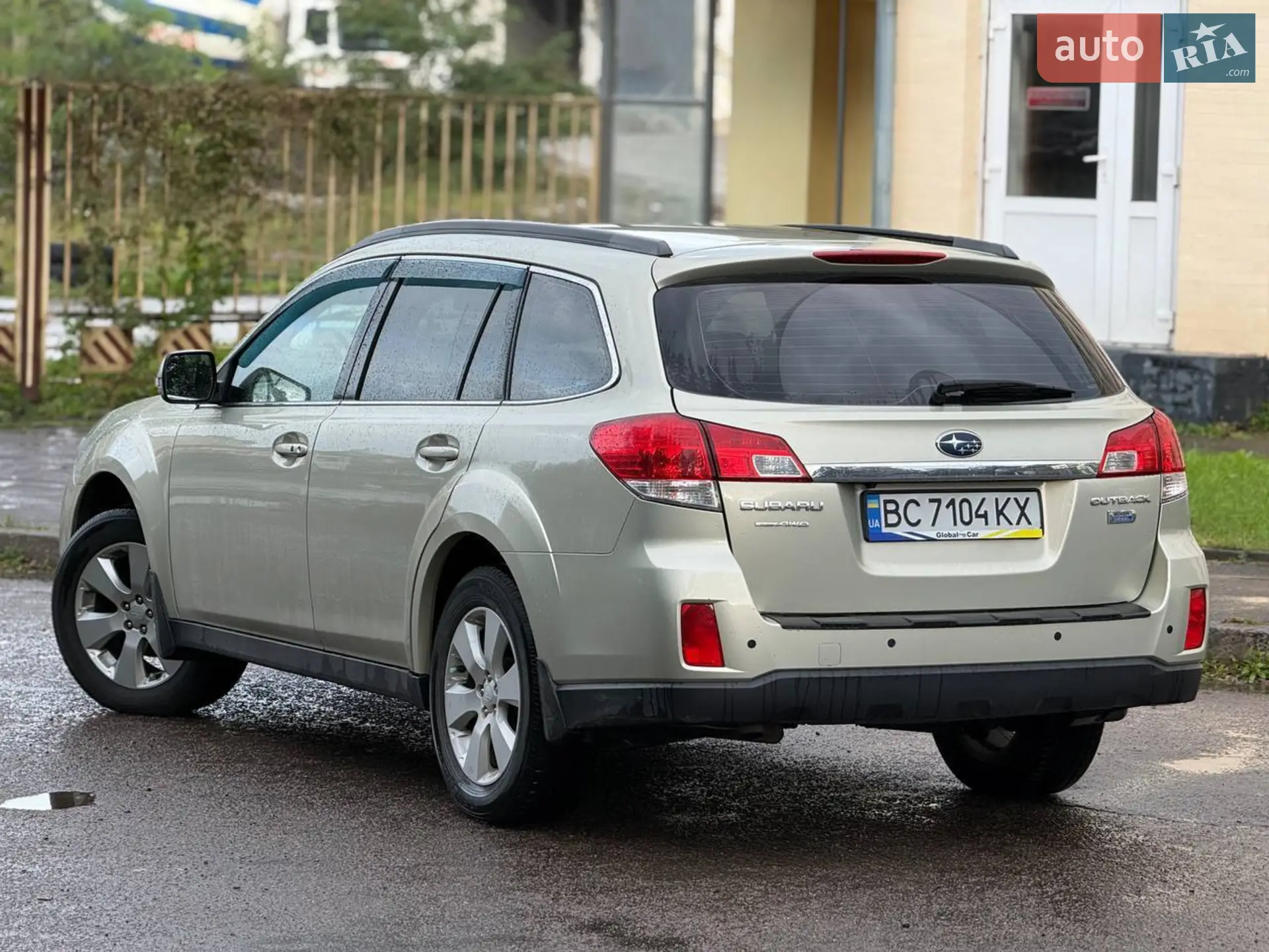 2010 Subaru Outback - мініатюра 2