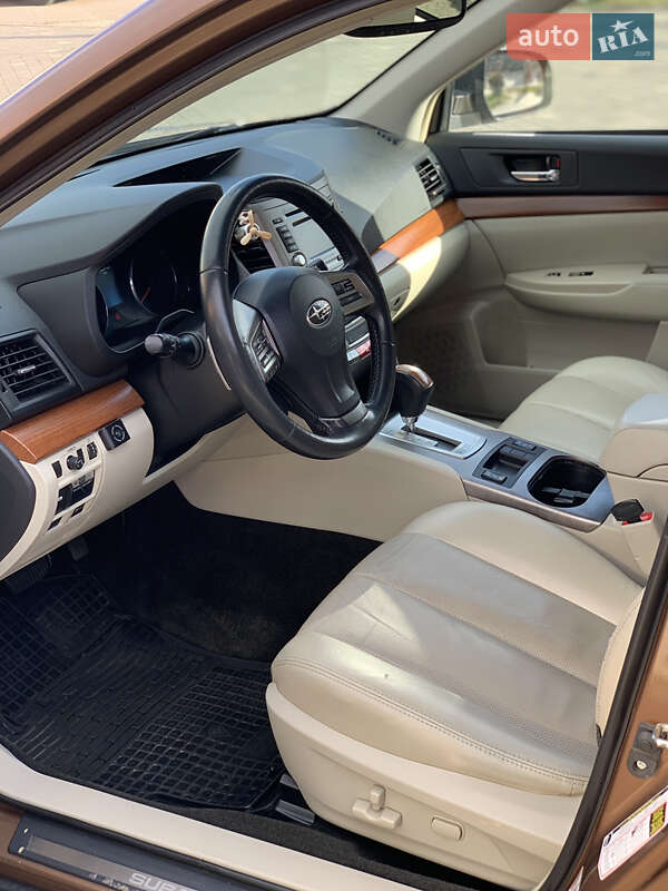 Универсал Subaru Outback 2013 в Ужгороде