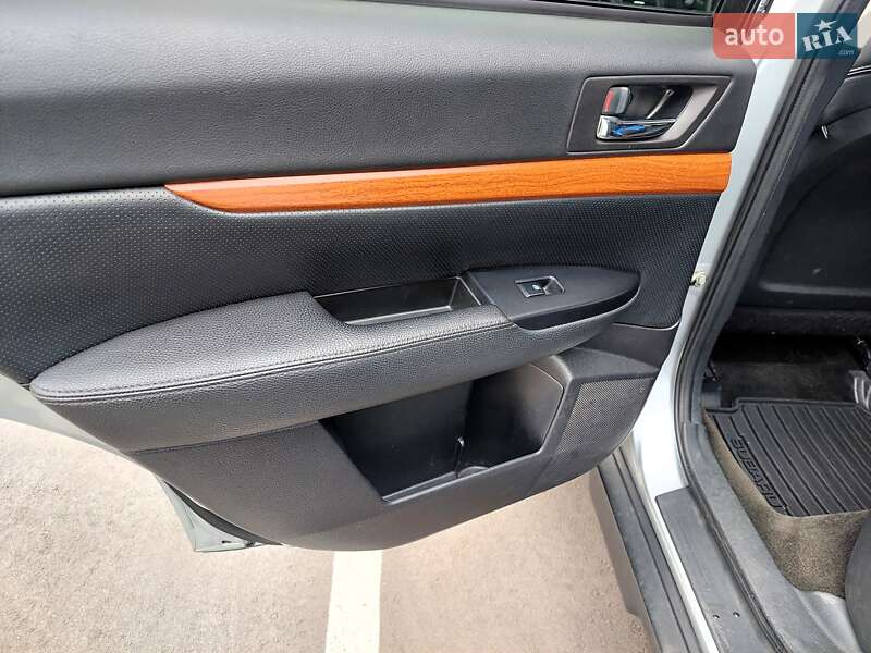 Универсал Subaru Outback 2012 в Киеве
