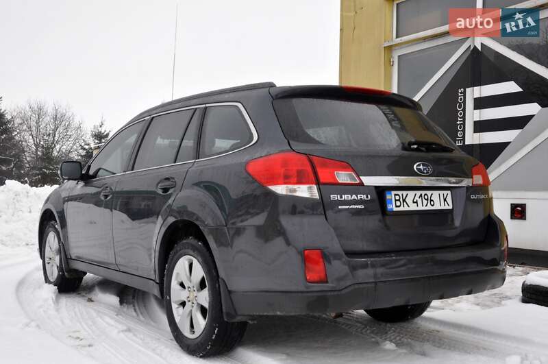 Универсал Subaru Outback 2010 в Львове