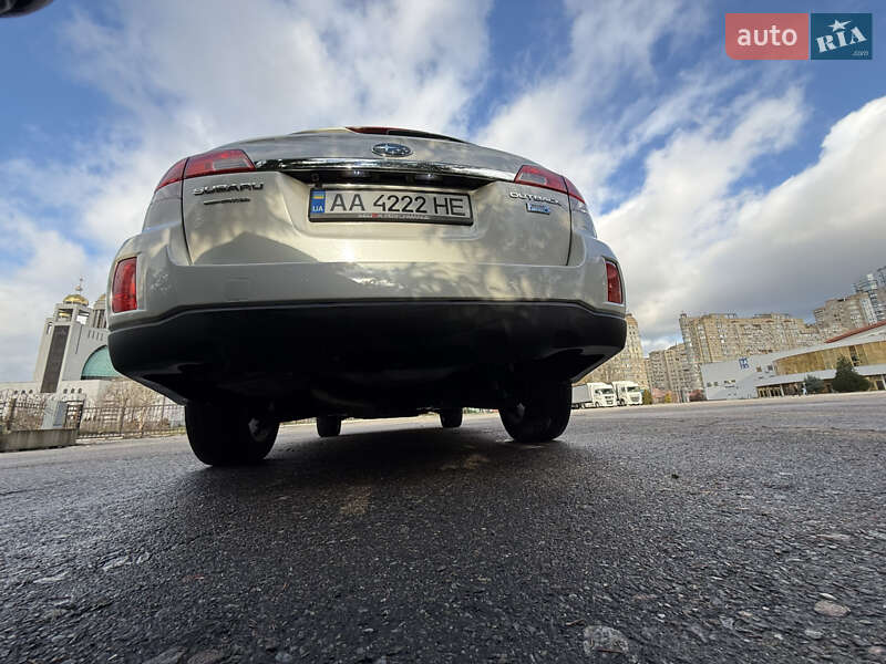 Универсал Subaru Outback 2013 в Киеве