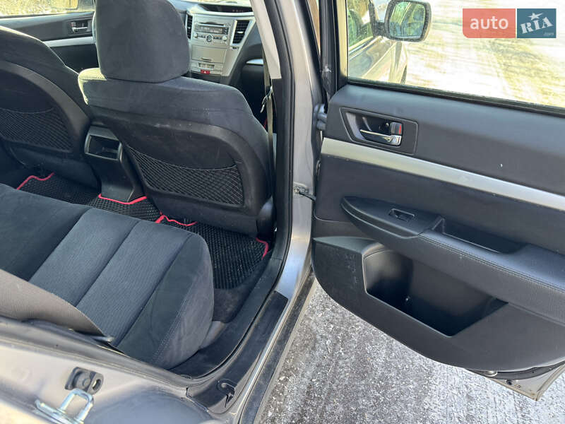 Універсал Subaru Outback 2010 в Житомирі