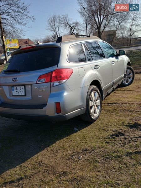 Универсал Subaru Outback 2010 в Каменском