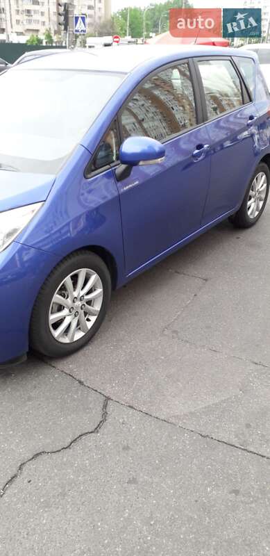 Хетчбек Subaru Trezia 2011 в Києві