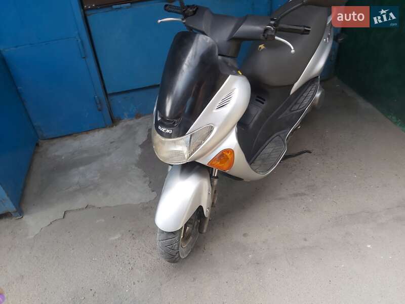 Скутер Suzuki Avenis 150 2002 в Каменец-Подольском