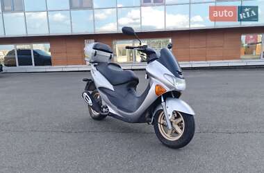 Макси-скутер Suzuki Avenis 150 2002 в 