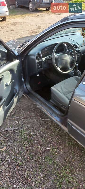 Седан Suzuki Baleno 1995 в Мені