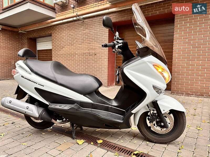 Макси-скутер Suzuki Burgman 200 2015 в Днепре