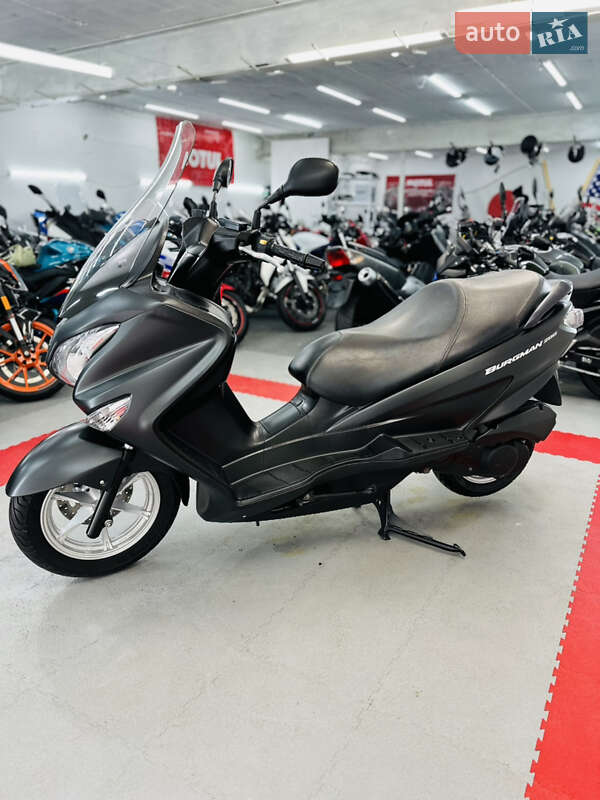 Макси-скутер Suzuki Burgman 200 2015 в Одессе