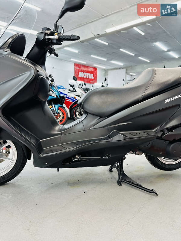 Макси-скутер Suzuki Burgman 200 2015 в Одессе