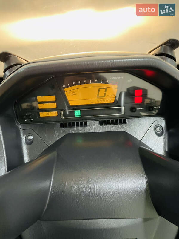 Максі-скутер Suzuki Burgman AN 650 2005 в Києві фото 23 Максі-скутер Suzuki Burgman AN 650 2005 в Києві