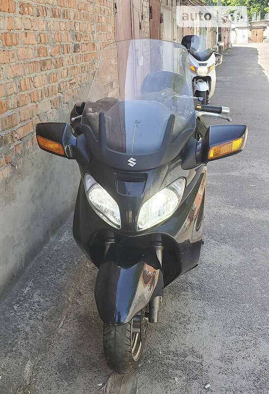 Макси-скутер Suzuki Burgman 2003 в Чернигове