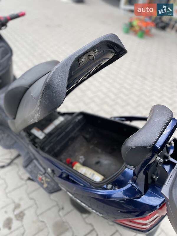 Макси-скутер Suzuki Burgman 2002 в Самборе