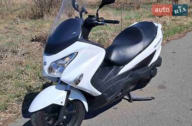 Макси-скутер Suzuki Burgman 2016 в Киеве