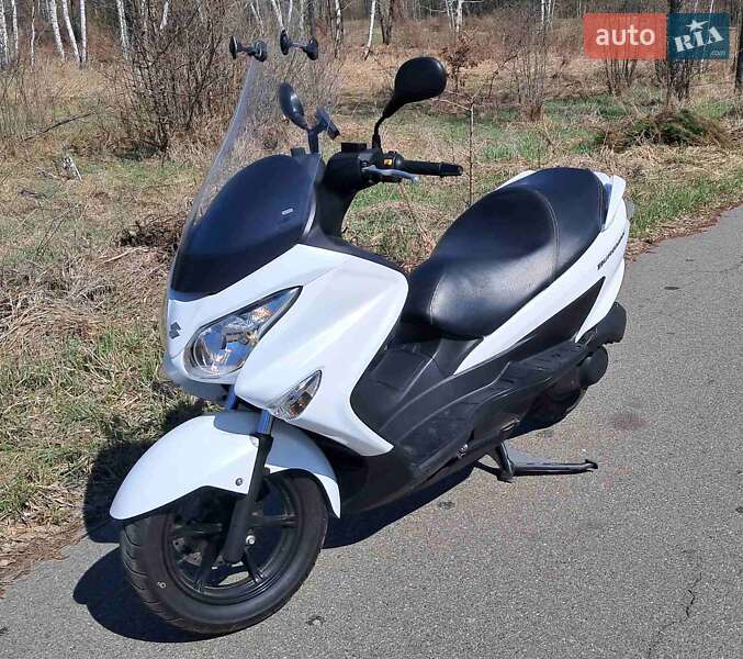 Макси-скутер Suzuki Burgman 2016 в 