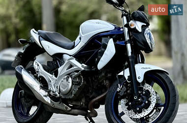 Мотоцикл Спорт-туризм Suzuki Gladius 400 2010 в 