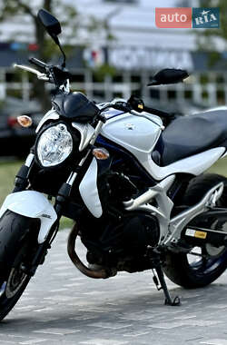 Мотоцикл Спорт-туризм Suzuki Gladius 400 2010 в 