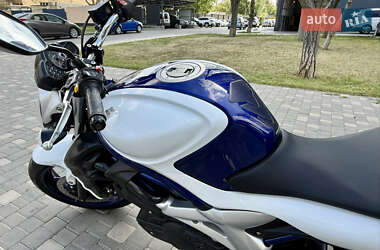 Мотоцикл Спорт-туризм Suzuki Gladius 400 2010 в 