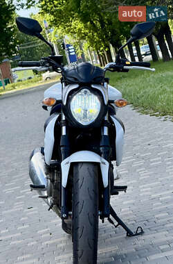 Мотоцикл Спорт-туризм Suzuki Gladius 400 2010 в 