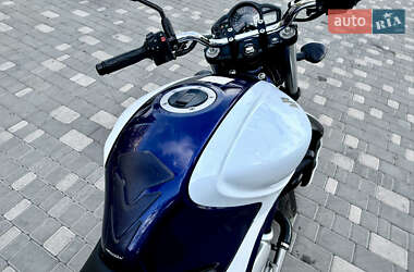 Мотоцикл Спорт-туризм Suzuki Gladius 400 2010 в 