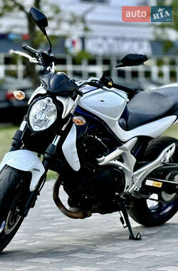 Мотоцикл Спорт-туризм Suzuki Gladius 400 2010 в 