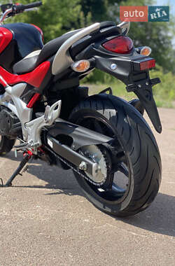 Мотоцикл Без обтекателей (Naked bike) Suzuki Gladius 400 2010 в 