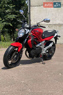 Мотоцикл Без обтекателей (Naked bike) Suzuki Gladius 400 2010 в 