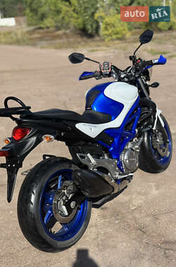 Мотоцикл Без обтекателей (Naked bike) Suzuki Gladius 400 2012 в 
