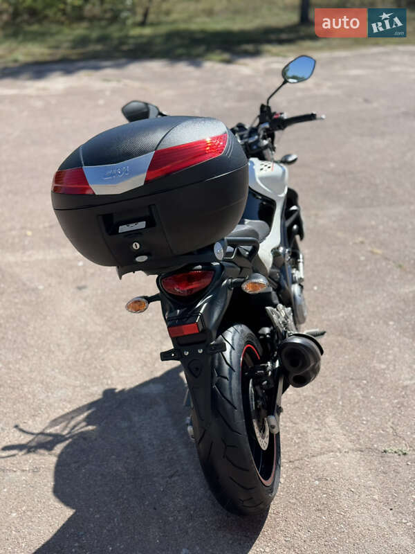 Мотоцикл Без обтекателей (Naked bike) Suzuki Gladius 400 2012 в Сновске