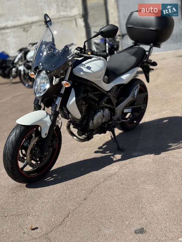 Мотоцикл Без обтекателей (Naked bike) Suzuki Gladius 400 2012 в Сновске