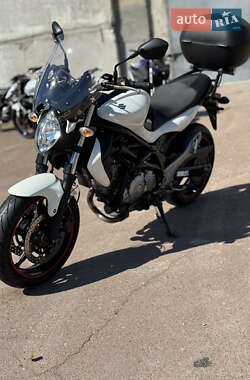 Мотоцикл Без обтекателей (Naked bike) Suzuki Gladius 400 2012 в 