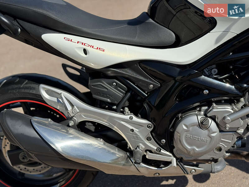 Мотоцикл Без обтекателей (Naked bike) Suzuki Gladius 400 2012 в Сновске