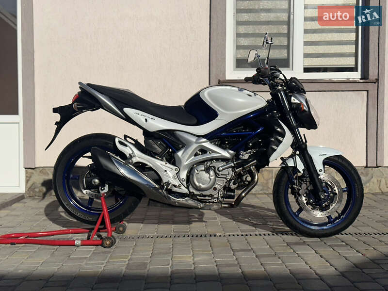 Мотоцикл Без обтекателей (Naked bike) Suzuki Gladius 400 2011 в Львове