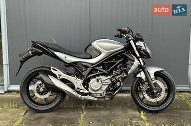 Мотоцикл Без обтекателей (Naked bike) Suzuki Gladius 400 2012 в 